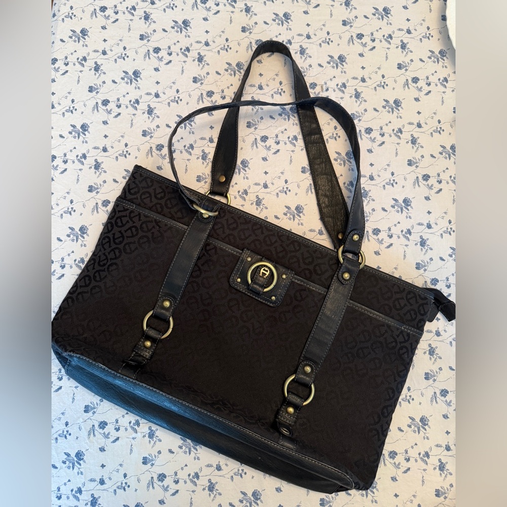 Elegant vintage 80’s/90’s Aigner Black Tote Bag with Gold Accents